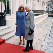 Brigitte Macron i kraljica Camilla na dodjeli nagrada za književnost u Londonu