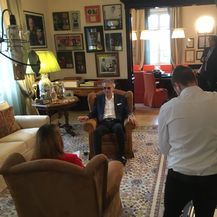 Andrea Bocelli i novinarka Nove TV Petra Fabian Kapov (Foto: PR) - 2