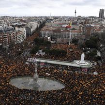 Tisuće na prosvjedu u Madridu protiv Sanchezove politike prema Kataloniji (Foto: AFP)