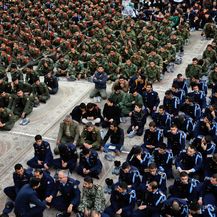 Hodočasnici na grobu Ruholaha Homeinija (Foto: AFP)