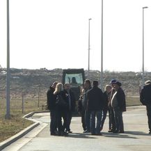 Građani Belišća ispred odlagališta otpada (Foto: Dnevnik.hr)