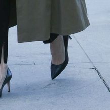Angelina Jolie izabrala je uske crne hlače i salonke umjereno visoke potpetice