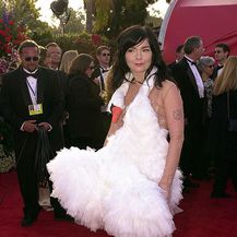 Pjevačica Björk na dodjeli Oscara u haljini u obliku labuda