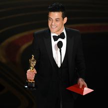 Rami Malek na 91. dodjeli nagrada Oscar imao je problema s leptir-mašnom - 2