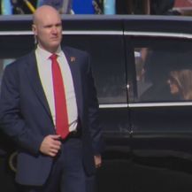 Trump i Melanija u limuzini