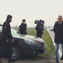 Policija zaustavlja građane