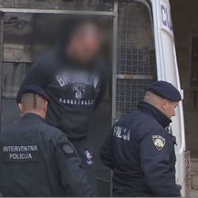 Policija s uhićenikom