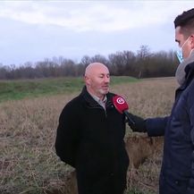Stjepan Ivoš i Domagoj Mikić u polju s pukotinama u zemlji