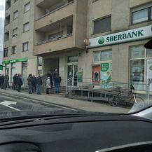 Redovi ispred poslovnice Sberbanke - 1