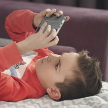 Provjereno: Mobiteli i učenici - 2