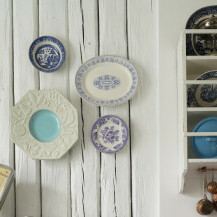 Dekorativni keramički tanjuri na zidu u kuhinji - 8