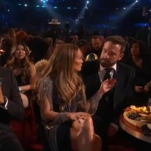 Jennifer Lopez i Ben Affleck na Grammyjima 2023. godine - 6