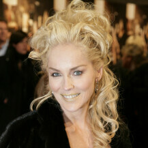Sharon Stone nosila je frizuru u stilu francuske kraljice Marije Antoanete