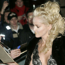 Fatalno izdanje Sharon Stone s premijere filma 'Sirove strasti' 2006. godine - 11