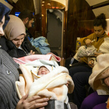 Šesnaest beba iz potresom razrušenog turskog grada Kahramanmarasa zrakoplovom je prebačeno u Ankaru
