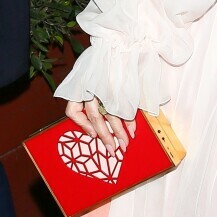 Jennifer Lopez nosila je ručnu torbicu s motivom srca