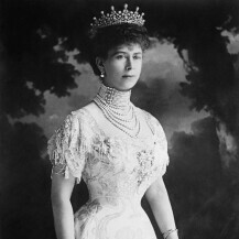 Kraljica Marija bila je supruga kralja Georgea VI. i baka kraljice Elizabete II.