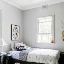 Tepih s prugastim uzorkom vizualno će povećati manju sobu