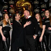 Mirna Berend proslavila je 53. rođendan Saloona u maloj crnoj haljini