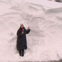 Reporterka Sanja Jurišić u zapuhu snijega