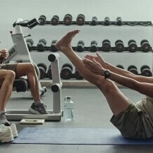 Jodie Foster i Annette Benning u filmu Nyad