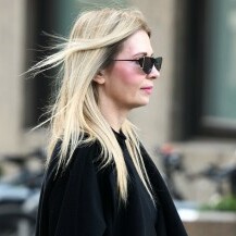 Zgodna dama sa zagrebačke špice nosi torbu modne kuće Prada