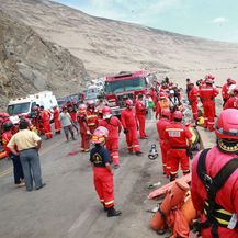 Bus sletio s litice, najmanje 48 ljudi poginulo (Foto: AFP) - 4