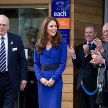 Catherine Middleton obožava odjeću u kraljevsko plavoj boji - 3