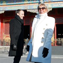 Brigitte u bijelom kaputu modne kuće Louis Vuitton