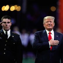Donald Trump zaboravio riječi američke himne? (Foto: AFP)