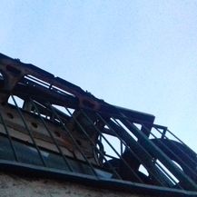 Pogled na balkon prekrcan smećem (Foto: Dnevnik.hr)