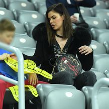 Malina Grahek bodrila rukometaše (FOTO: Marko Lukunic/Pixsell)