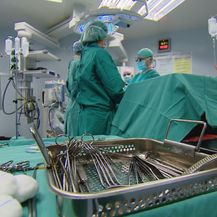 Kirurzi se pripremaju za operaciju (Foto: Dnevnik.hr)