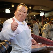 Vlasnik lanca restorana tunu je kupio na aukciji na novoj tokijskoj tržnici (Foto: AFP) - 7