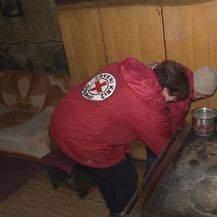 Volonterke Crvenog križa pomažu starijim osobama (Foto: Dnevnik.hr) - 1