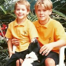 Liam Hemsworth kao klinac sa sedam godina starijim bratom Chrisom Hemsworthom