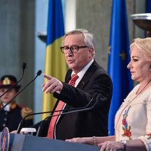 Jean Claude Juncker i rumunjska premijerka Viorica Dancila (Foto: AFP)