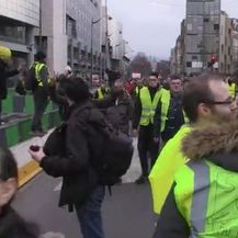 Prosvjed žutih prsluka (Screenshot: AP)
