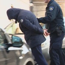 Policija privela dilere - 4