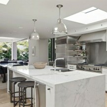 Kuhinjski otok u vili Cindy Crawford u Beverly Hillsu
