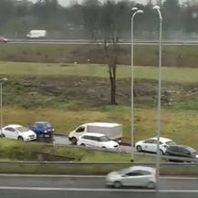 Poplava u podvožnjaku izazvala probleme u prometu.