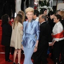 Tilda Swinton 2012. u Haideru Ackermannu