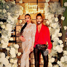 Ivana Vida u bijelom kombinezonu na proslavi svog 30. rođendana