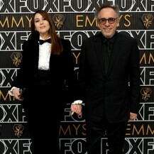 Monica Bellucci i Tim Burton na dodjeli Emmyja