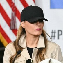 Melania Trump u Los Angelesu s kapom