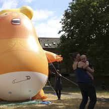 Balon bebe Trumpa (Foto: AFP)