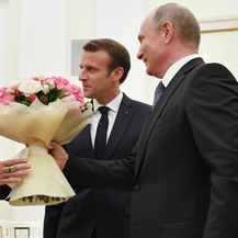 Brigitte i Emmanuel Macron tijekom susreta s Putinom