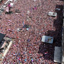 Procjenjuje se da je Vatrene na glavnom zagrebačkom trgu dočekalo oko 110 tisuća ljudi