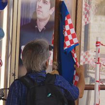 Turist gleda hrvatski dres (Foto: Dnevnik.hr)