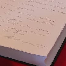 Premijer Andrej Plenković pisao u Knjigu žalosti za Olivera Dragojevića (Foto: Dnevnik.hr) - 3